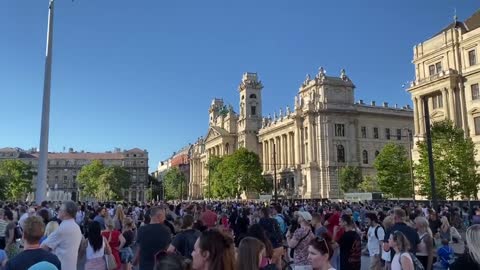 Budapest, Hungary: Protests against proposal to raise taxes in small businesses