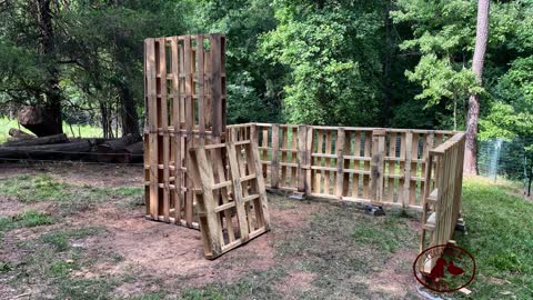 Goat shed made from free pallets and shed leftovers