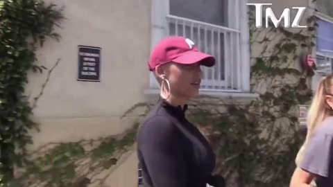 Amber Rose is Confronted by White Lib Woman who Tries to a shame her for Supporting Trump