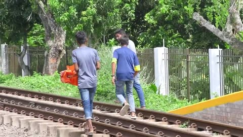 "😂Watch This: Viral Train Horn Prank on Girl Goes Wrong! Funny Reaction Alert!"