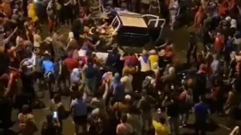 Panama Protesters stole a police car in Santiago de Veraguas before setting it on fire