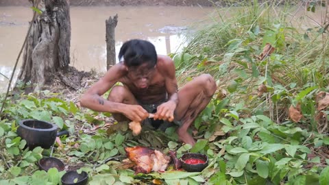 Primitive Technology - in The forest coocking Big Chicken Eating deLicious #000202