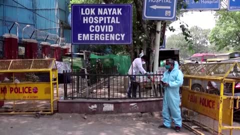 Rickshaws used as ambulances in COVID-stricken India