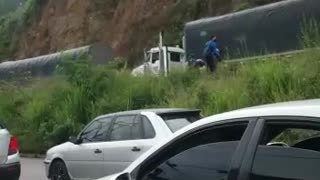 Video: Bucaramanga amaneció 'sitiada' por el paro camionero