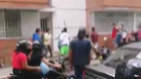 La comunidad desnudó y linchó a presunto ladrón en el centro de Bucaramanga