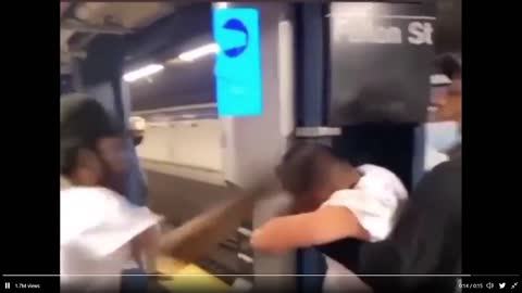 Thugs Beat up Asian Man in NYC Subway