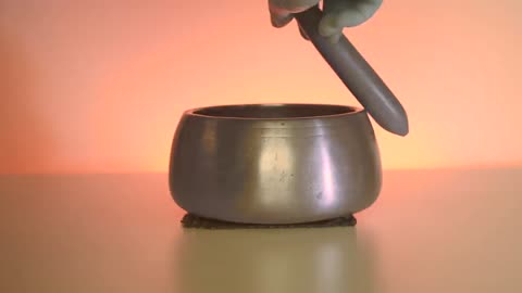 528 Hz Singing bowl sound meditation with an antique Himalayan Mani bowl 33 minutes