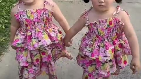 #Super Twin sisters China