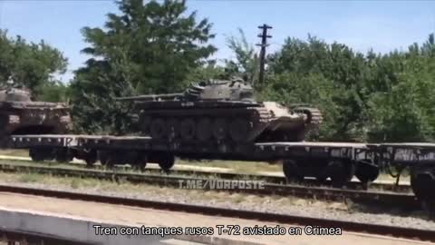 En Crimea, se vio un tren con tanques rusos T-72 y BMP-3 moviéndose en dirección a Kherson.