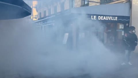 France - Macron's police use tear gas against women and children, who just want medical dictatorship to be over (video 2)