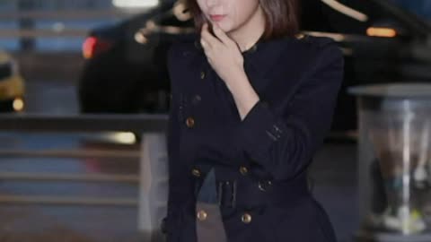 Krystal Looks Classy At The Airport!