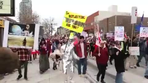 10,000 Canadians marching in #Calgary, Alberta in support of the trucker protests