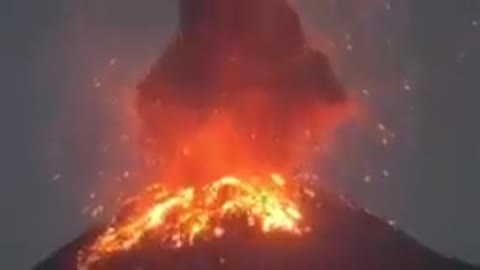 The moment of a volcano eruption in Mexico today