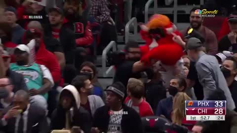 Bulls Mascot Wanted To Fight Devin Booker 😂