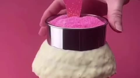It's a very creative way to make a beautiful and delicious dessert