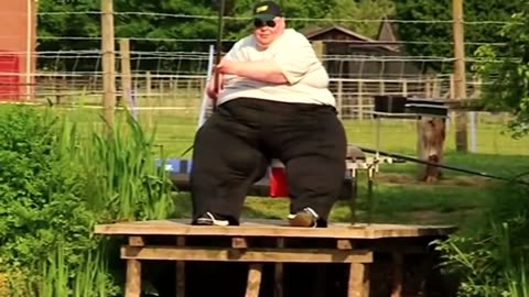 Watch 10 Fattest people and their stories