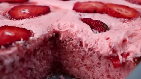 Best Strawberry Cake Recipe from the 70's, A Valentine Pleaser