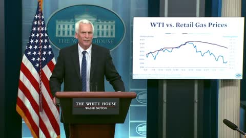 A reporter calls out how when gas prices go up "it's Putin's fault. When they're coming down, [Biden] gets the credit."