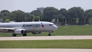 American Airlines Boeing 737-800 departing St Louis Lambert Intl - STL
