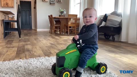 John Deere Sit N Scoot Silhouette Tractor - 10 Second Video