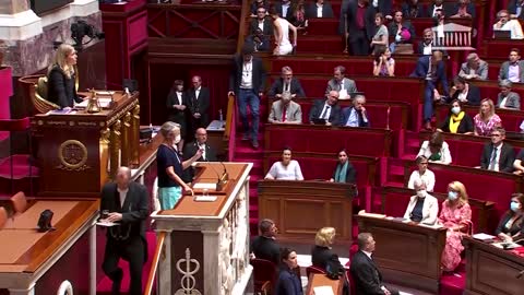 French PM survives no-confidence vote in parliament