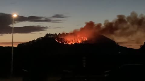 Fire crews fight massive blaze in Mount Gambier, Australia P1