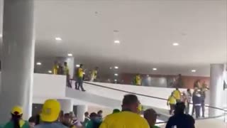 Brazilian voters have had enough of the Uniparty too! Protestors take over the National Congress.