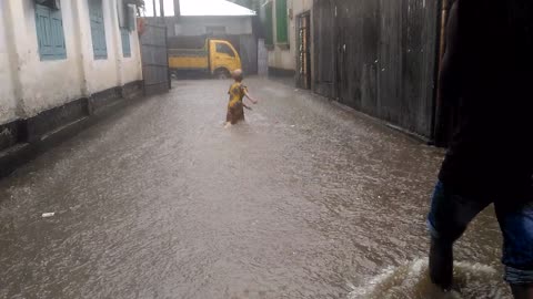 See the area submerged in the rain