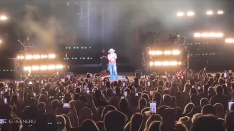 “USA” chants break out at Jason Aldean’s concert last night