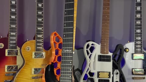 360 view of the Asmuse Headless guitar