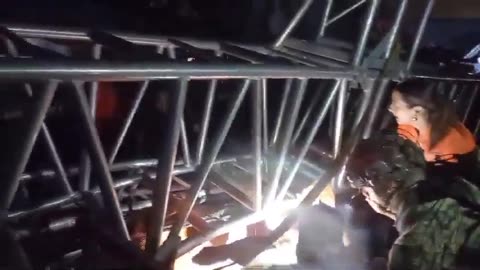 Jorge Máynez escapes when stage collapses at El Obispo Baseball Field