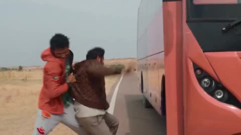 Some Strangers Suddenly Attacked on Bus in India.
