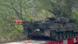 Loading of Leopard tanks