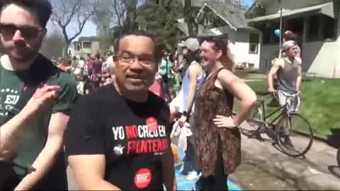 Keith Ellison Wears T-Shirt Calling For Open Borders