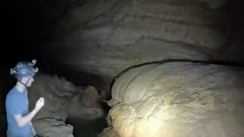 160ft Deep Hole Leads To Secret River Cave, 🏞️