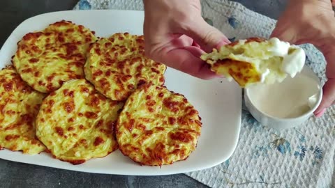 Baked zucchini fritters: A simple recipe for delicious dishes!