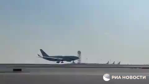 🇷🇺✈️ Putin's presidential plane escorted by four Su-35S