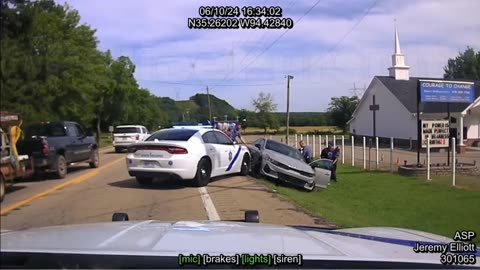 Car Sideswipes Civilian then a WILD Pit Maneuver by Arkansas State Police