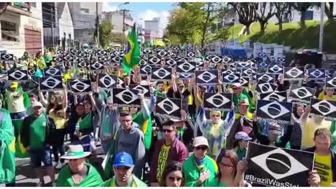 Golpistas: bolsonaristas pintam bandeira do Brasil de preto em Caxias do Sul (RS)