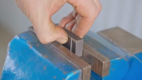 How to easily make Hinges - including the Jig - using Basic Tools-11