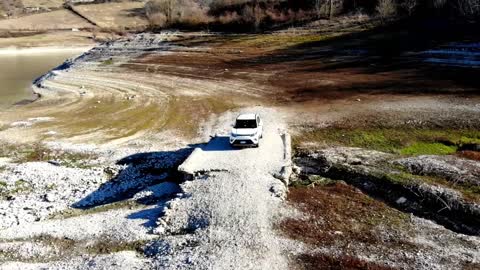 DRONE Paesaggio appennino centro Italia Lago Turano Mhaindra . Dji Air