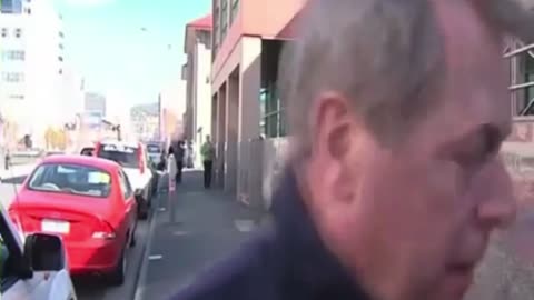 Aussie bogan vs Reporter 😂