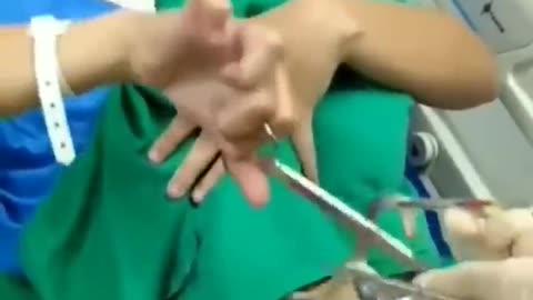 OMG 😱😱😱 Mother operates herself!!! How a baby is born. Wait till the end