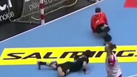 Epic Sports Win! Man Showing his 😲EXTRAORDINARY Skills in HANDBALL