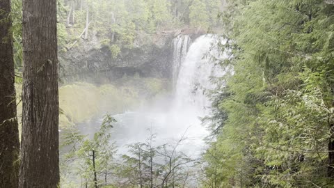 ENJOY the Peace & Quiet of Koosah Falls 3 – McKenzie River – Central Oregon – 4K