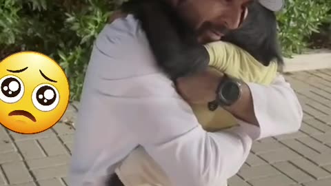 Monkey rushes to hug his owner after not seeing him for a long time!