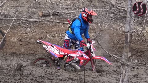 Extreme enduro carnage dirtbike