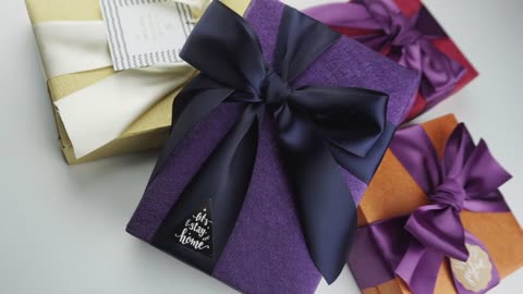 DIY Gift Wrapping - Single Layer Bow Tie Gift Wrapping