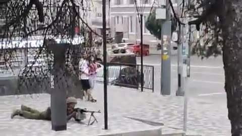 Unreal video from Moscow, soldiers are setting up camp to defend against Wagner