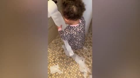 Funny videos : When baby in the bathroom and funny situations